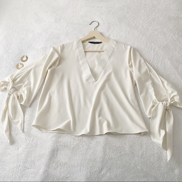Zara Off White Tied Bell Sleeve V Neck Top - Picture 4 of 11